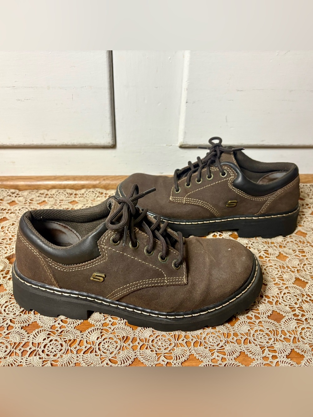 Brown Skechers Parties Mate Oxford Low Shoes Size 7.5 Womens